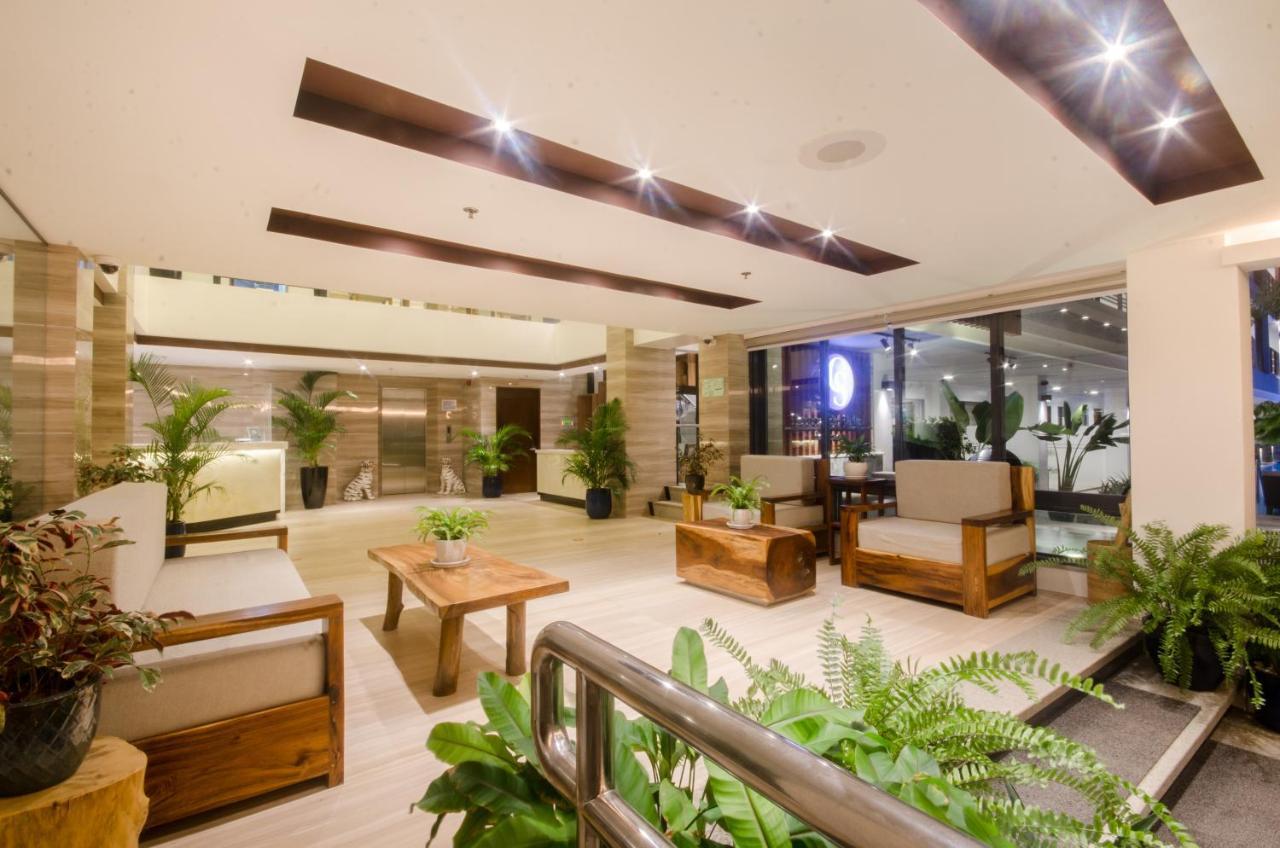 Commander Suites De Boracay Manoc-Manoc Exteriör bild