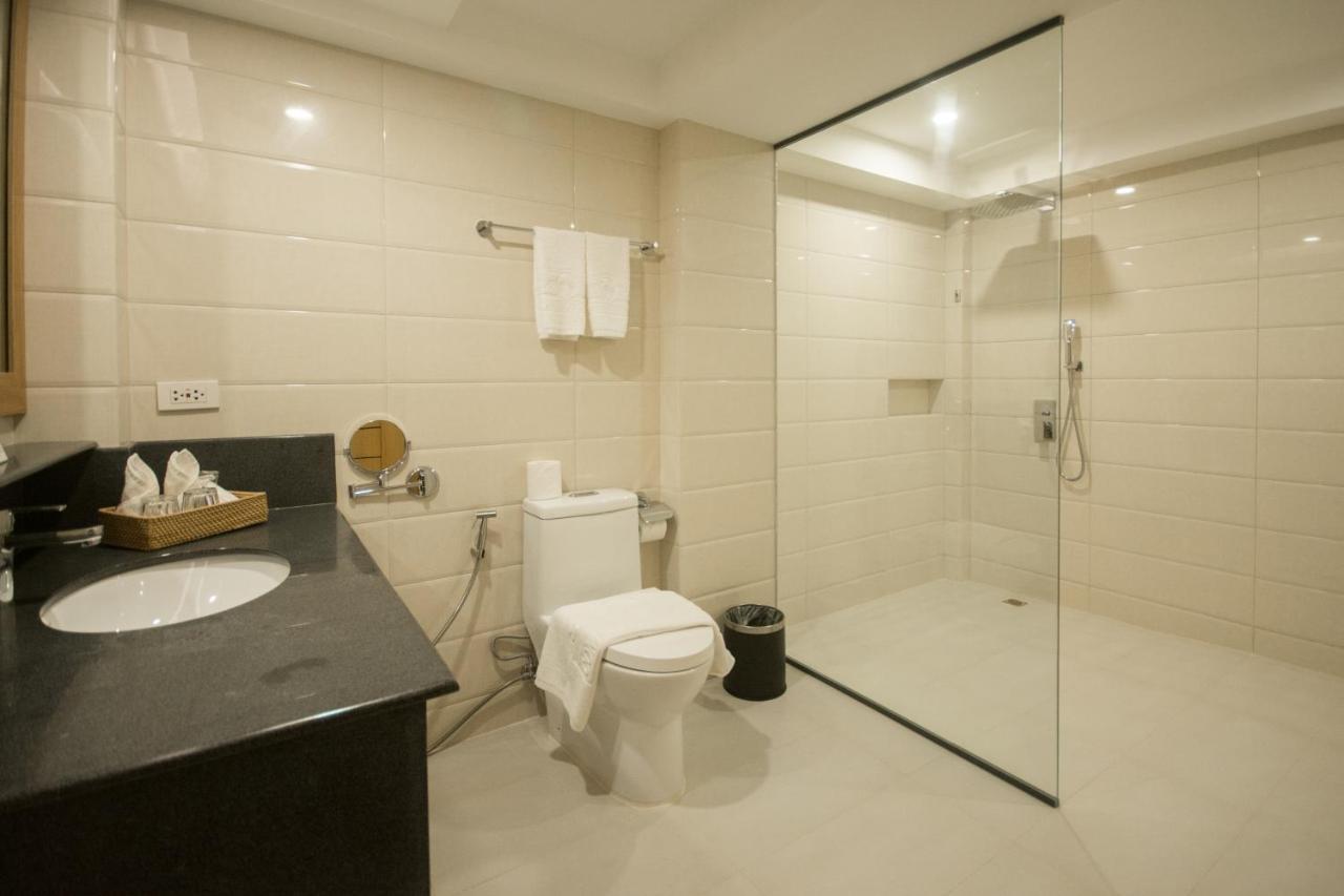 Commander Suites De Boracay Manoc-Manoc Exteriör bild