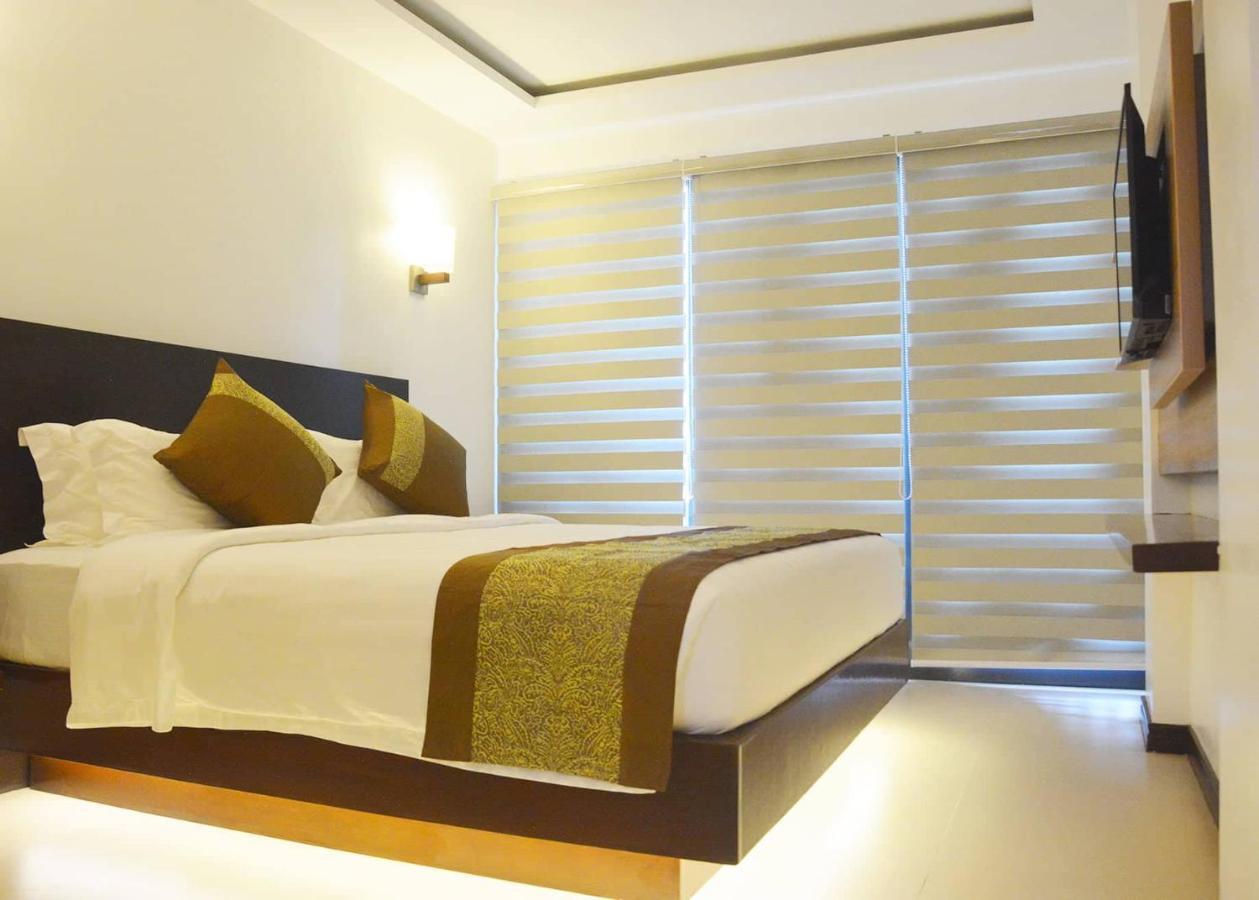 Commander Suites De Boracay Manoc-Manoc Exteriör bild