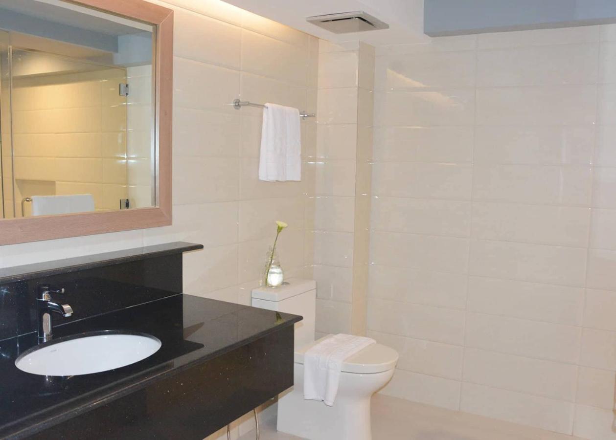 Commander Suites De Boracay Manoc-Manoc Exteriör bild